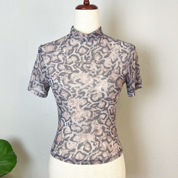 ✖️SOLD✖️•LNA• Snake Mesh High Neck Short Sleeve Cropped Semi Sheer Fitted Tee - Picture 2 of 11